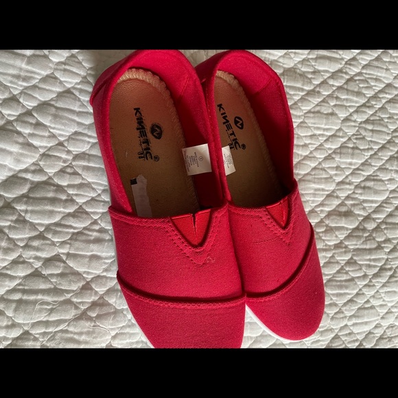 MEMORIAL DAY WILL BE HERE SOON. DO YOU NEED RED FOR THAT DAY??? - Picture 2 of 3